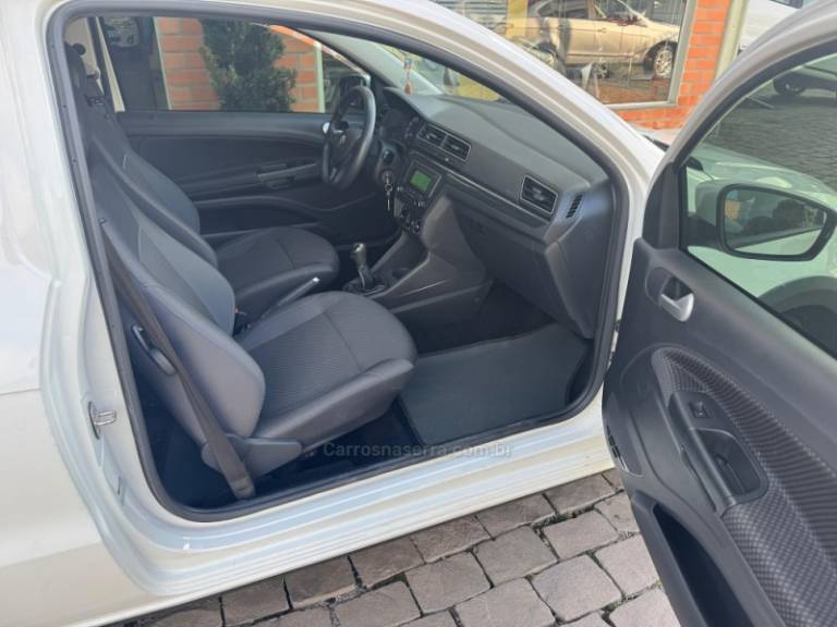 VOLKSWAGEN - SAVEIRO - 2022/2023 - Branca - R$ 85.000,00