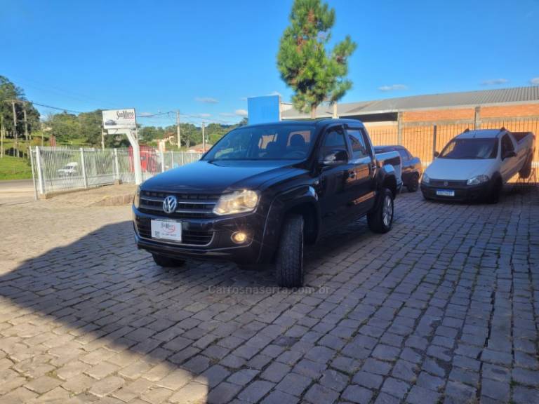 VOLKSWAGEN - AMAROK - 2010/2011 - Preta - R$ 85.000,00