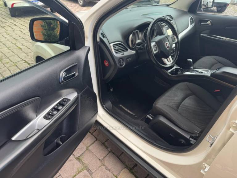 FIAT - FREEMONT - 2012/2012 - Branca - R$ 55.000,00