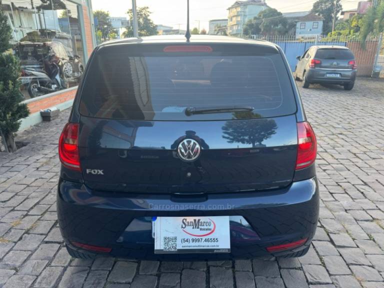 VOLKSWAGEN - FOX - 2010/2011 - Azul - R$ 33.000,00