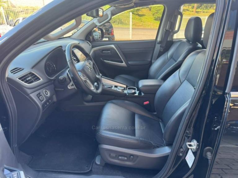 MITSUBISHI - PAJERO SPORT - 2023/2024 - Preta - Sob Consulta