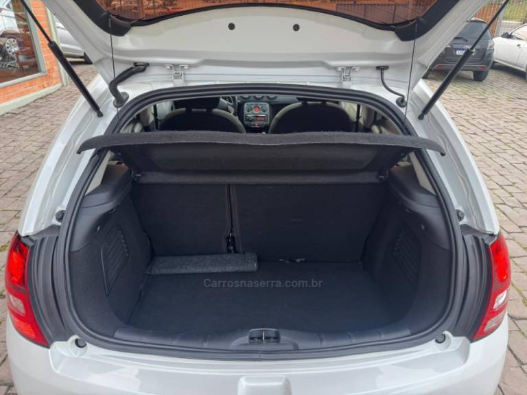 CITROËN - C3 - 2014/2015 - Branca - R$ 47.000,00