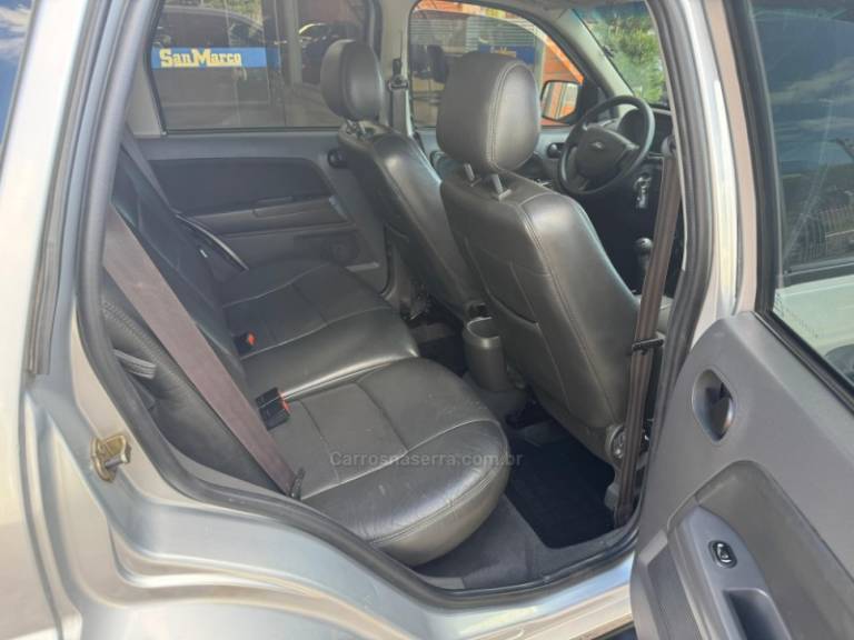 FORD - ECOSPORT - 2005/2006 - Prata - R$ 29.500,00