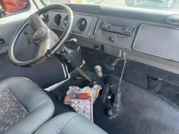 VOLKSWAGEN - KOMBI - 2003/2004 - Branca - R$ 36.000,00