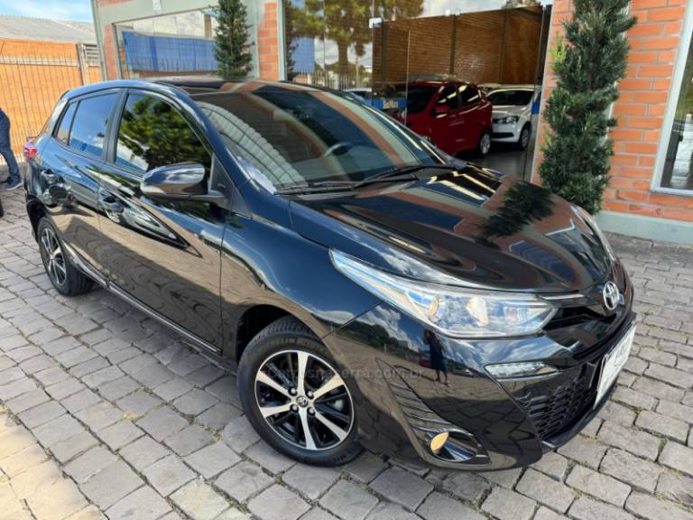 TOYOTA - YARIS - 2020/2021 - Preta - R$ 88.000,00