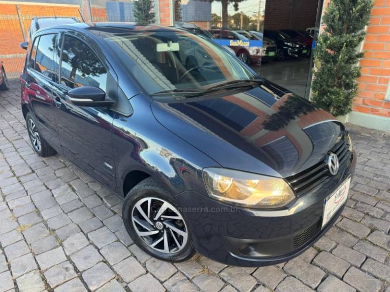 VOLKSWAGEN - FOX - 2010/2011 - Azul - R$ 33.000,00