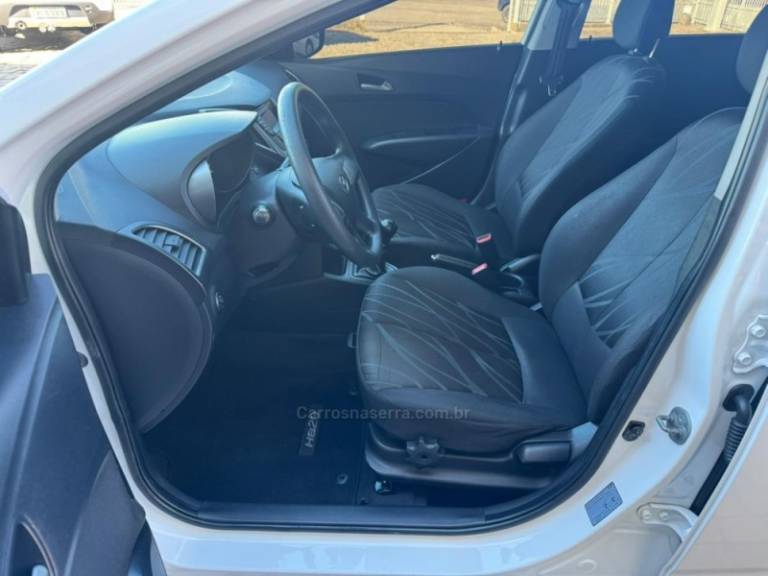 HYUNDAI - HB20 - 2013/2014 - Branca - R$ 43.000,00