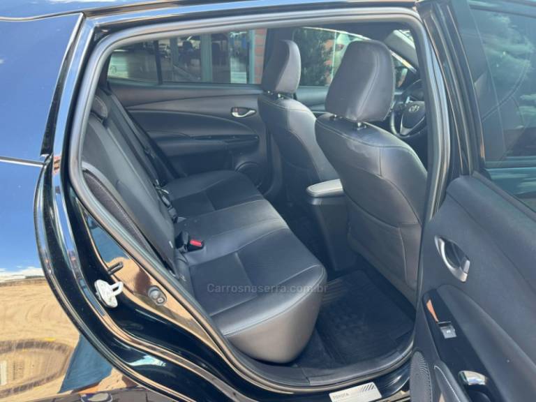 TOYOTA - YARIS - 2020/2021 - Preta - R$ 88.000,00