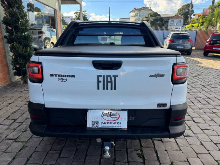 FIAT - STRADA - 2023/2024 - Branca - R$ 132.000,00