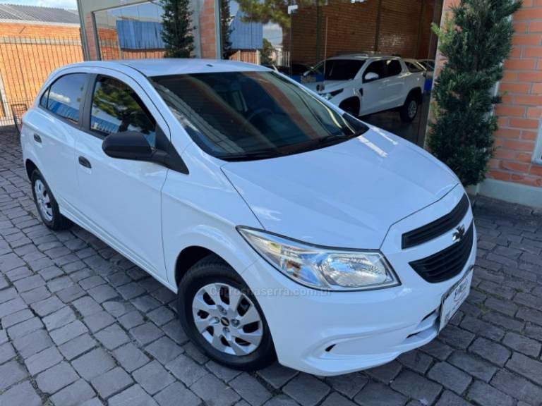 CHEVROLET - ONIX - 2015/2016 - Branca - R$ 47.000,00