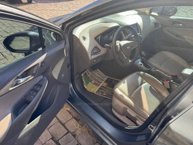 CHEVROLET - CRUZE - 2017/2018 - Cinza - R$ 92.000,00