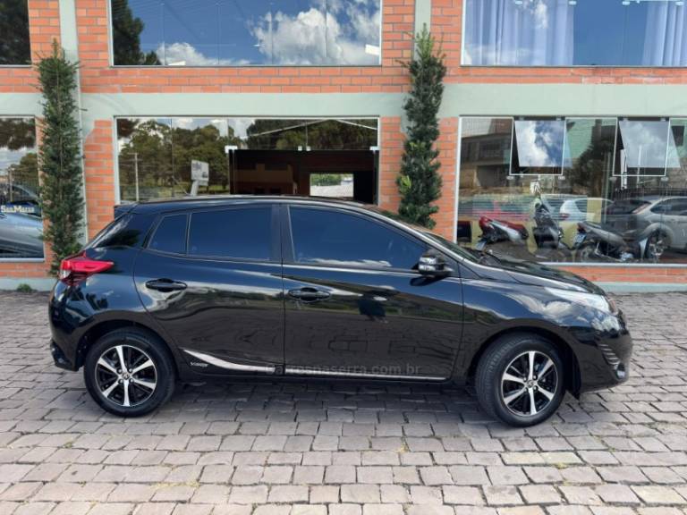 TOYOTA - YARIS - 2020/2021 - Preta - R$ 88.000,00