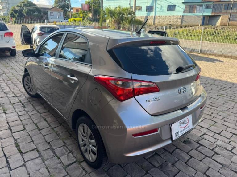 HYUNDAI - HB20 - 2018/2018 - Prata - R$ 58.000,00