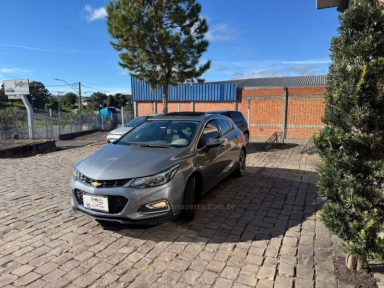 CHEVROLET - CRUZE - 2017/2018 - Cinza - R$ 92.000,00