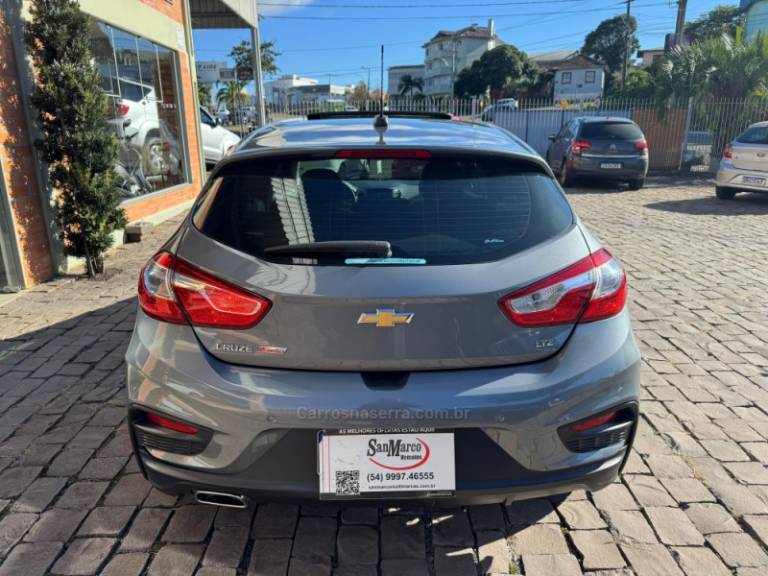 CHEVROLET - CRUZE - 2017/2018 - Cinza - R$ 92.000,00