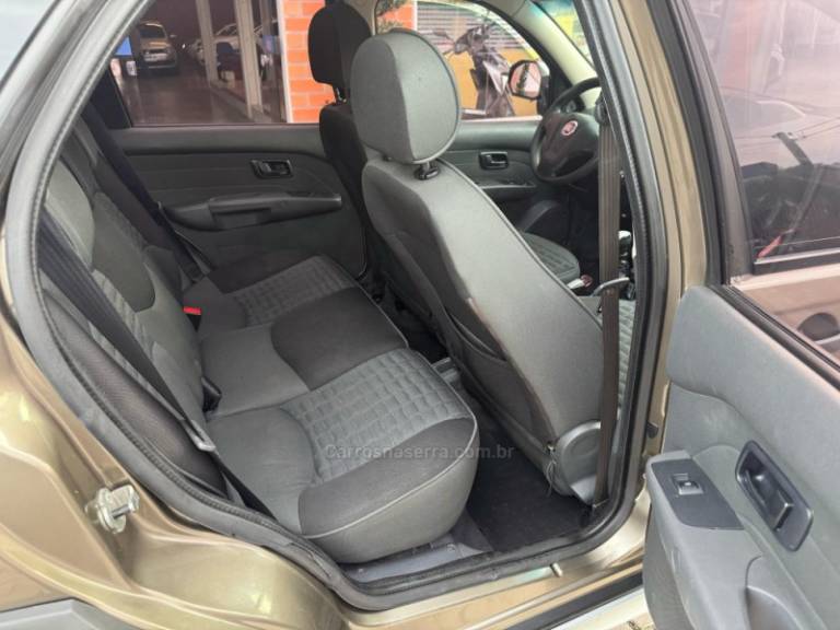 FIAT - PALIO - 2013/2014 - Cinza - R$ 47.000,00