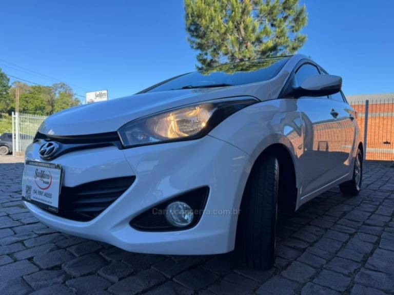 HYUNDAI - HB20 - 2013/2014 - Branca - R$ 43.000,00
