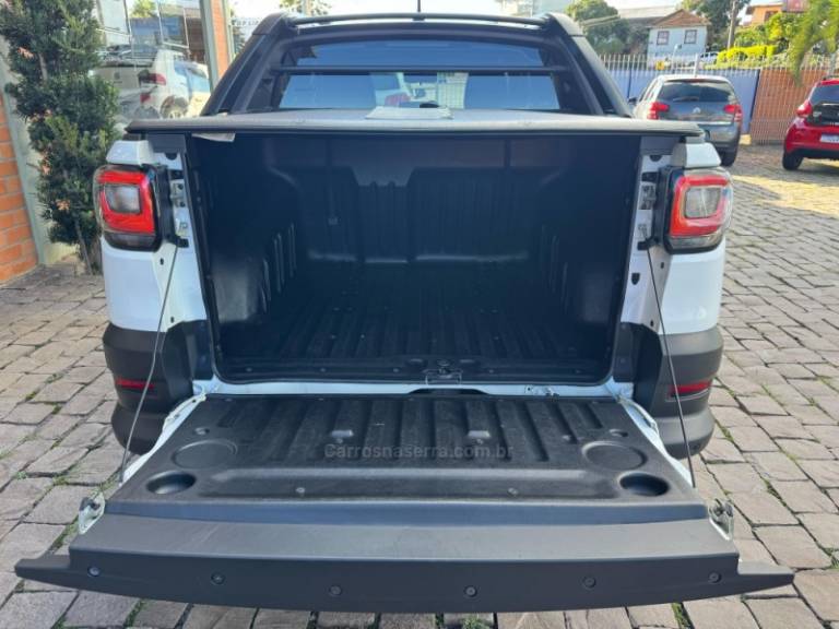 FIAT - STRADA - 2023/2024 - Branca - R$ 132.000,00