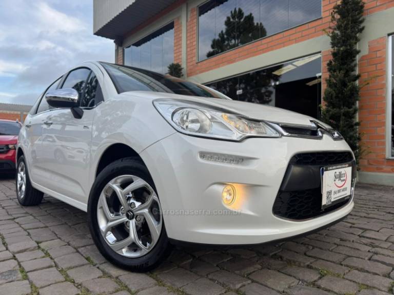 CITROËN - C3 - 2014/2015 - Branca - R$ 47.000,00