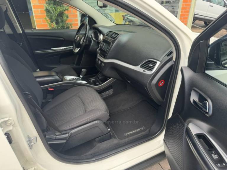 FIAT - FREEMONT - 2012/2012 - Branca - R$ 55.000,00