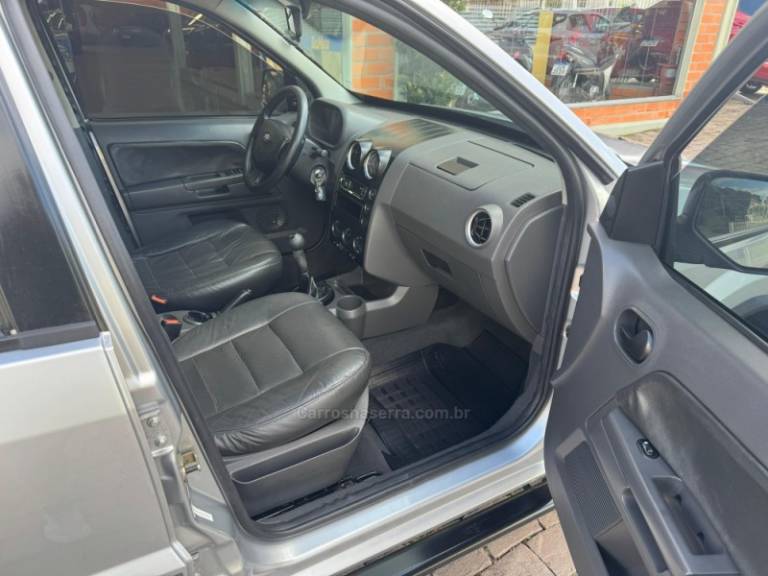 FORD - ECOSPORT - 2005/2006 - Prata - R$ 29.500,00